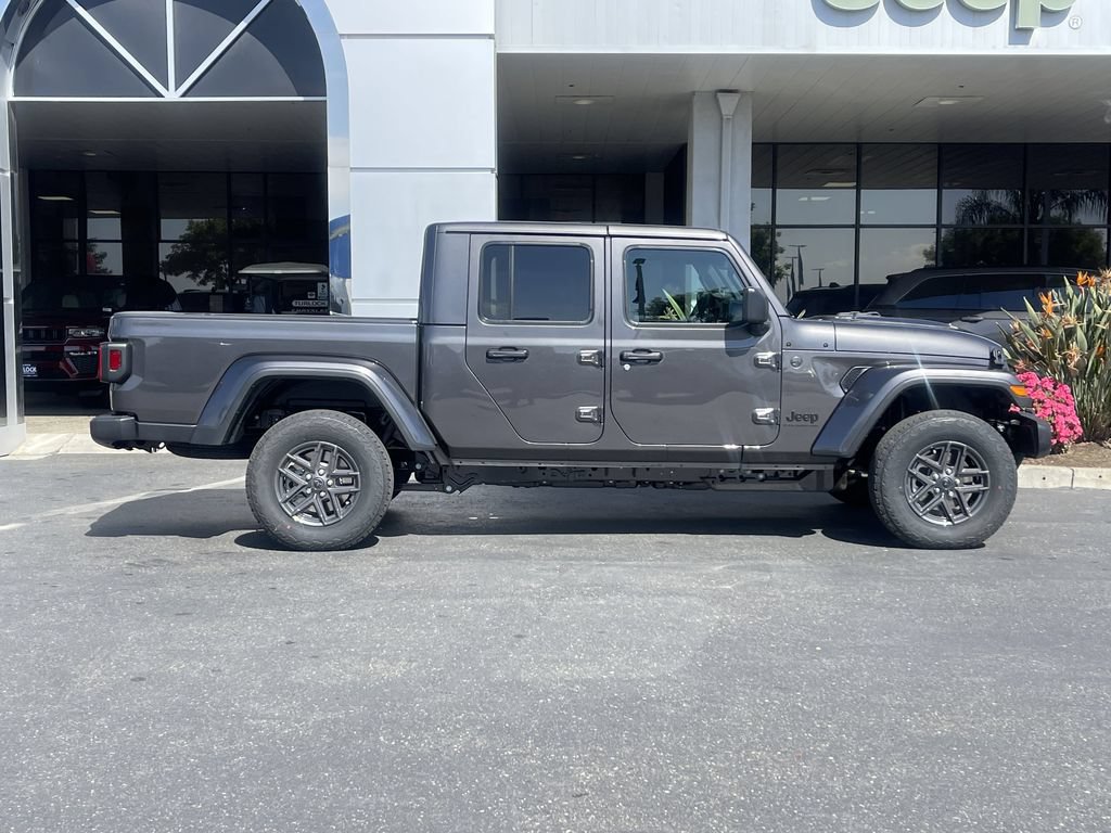 New 2026 Jeep Gladiator Sport AWD/4WD image 9