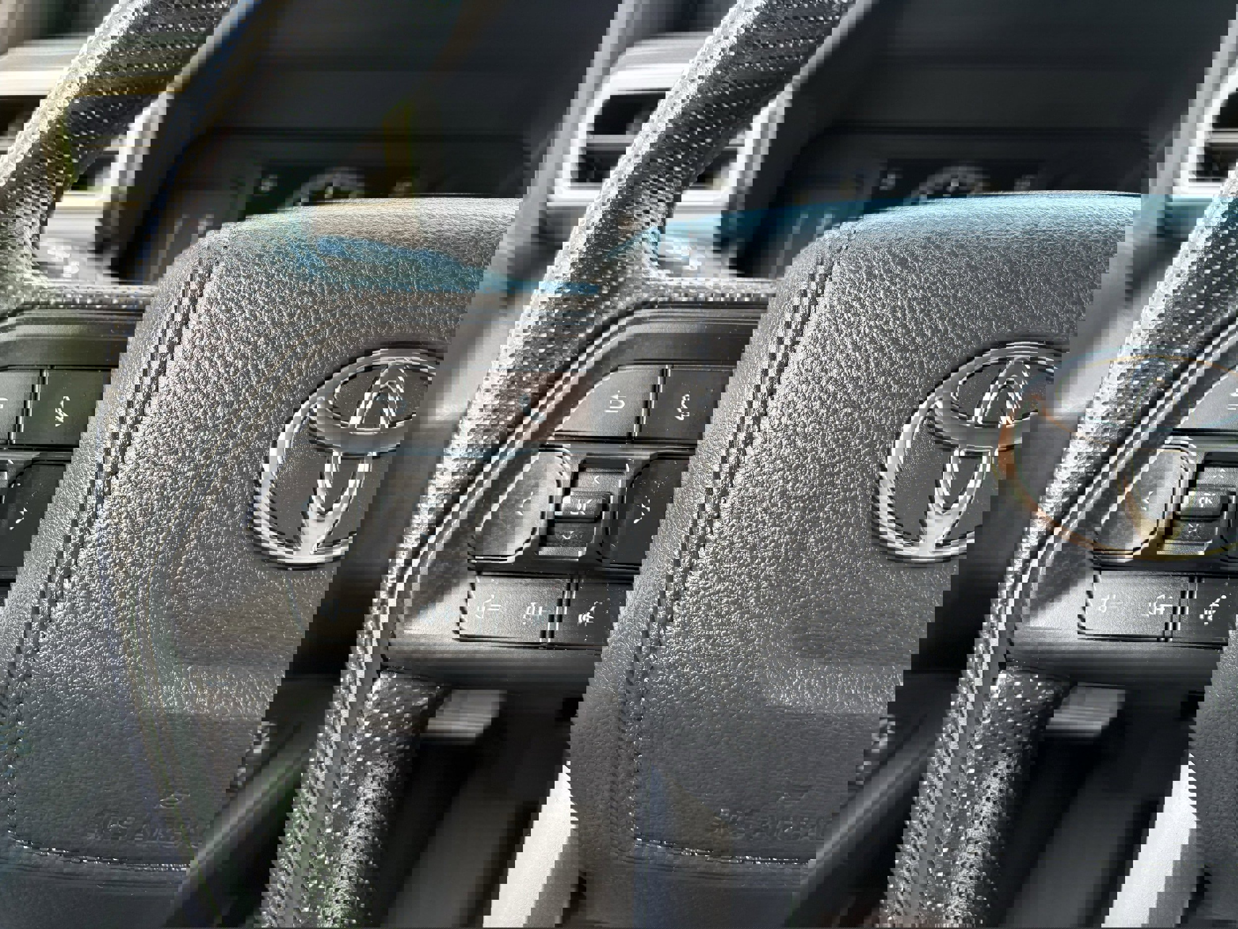 Used 2025 Toyota Tacoma SR5 AWD/4WD image 15