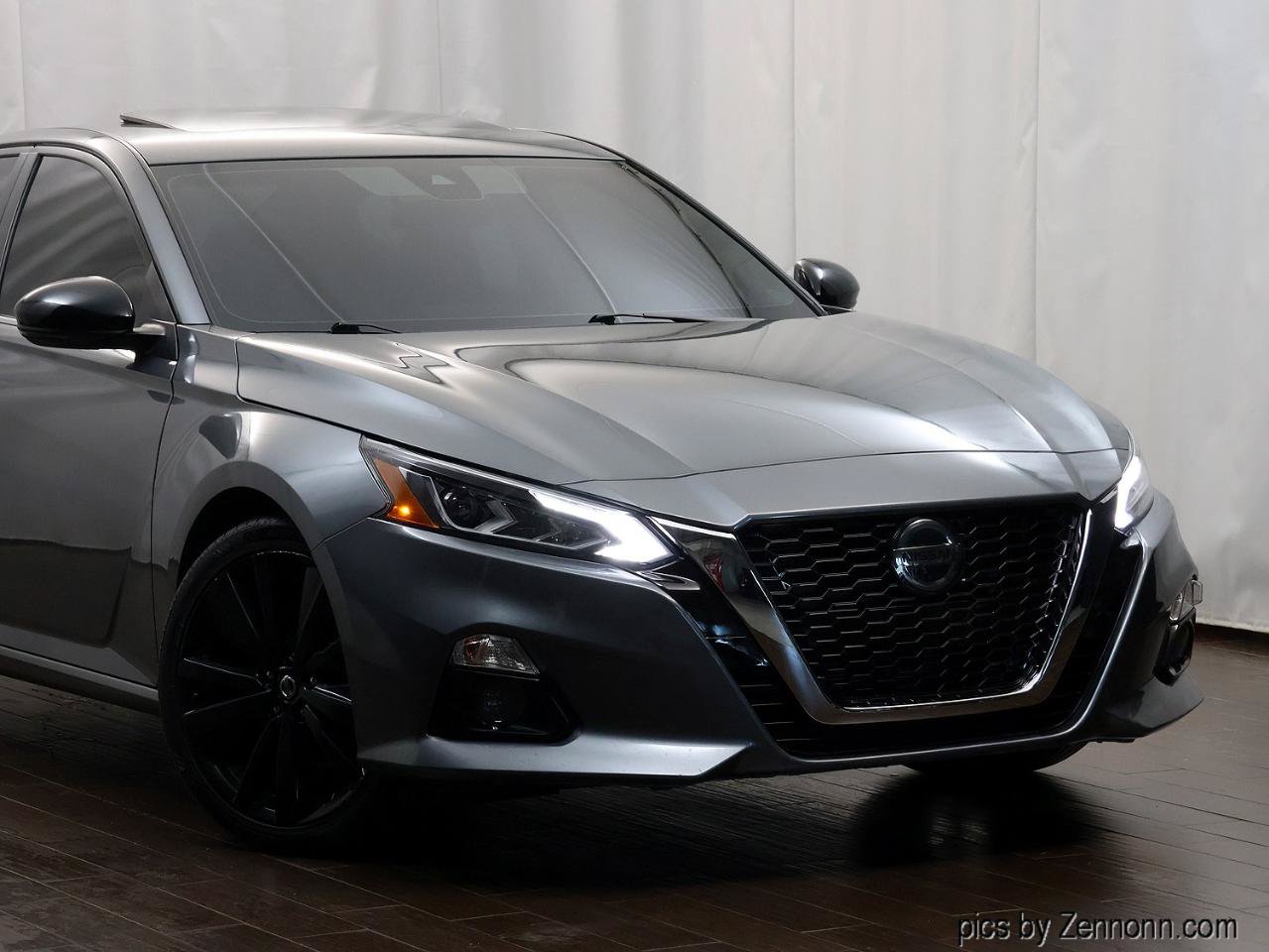 Used 2022 Nissan Altima 2.5 SR w/ Midnight Edition Package FWD image 2