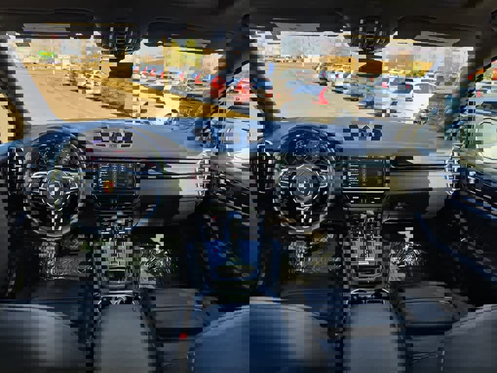 Used 2021 Porsche Cayenne AWD/4WD image 9