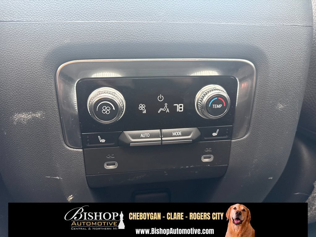 Used 2021 GMC Yukon Denali w/ Denali Premium Package AWD/4WD image 16