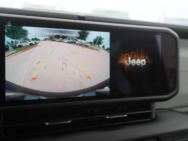 Used 2025 Jeep Wrangler Unlimited Sahara AWD/4WD image 22