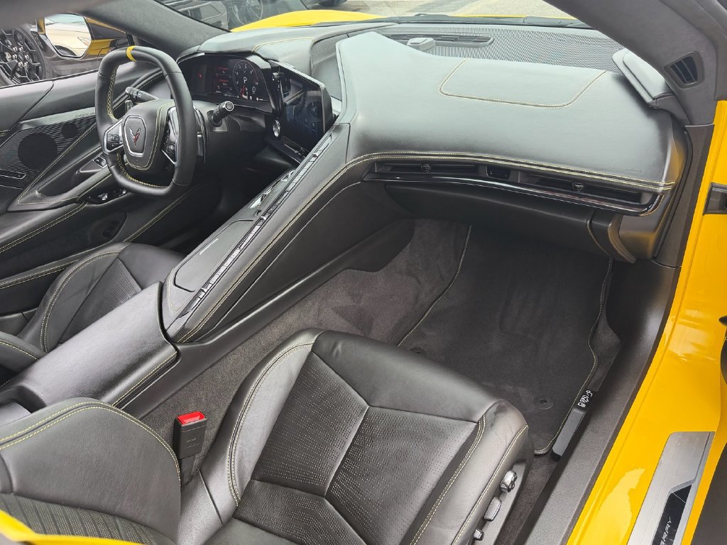 Used 2025 Chevrolet Corvette Stingray Premium Conv w/ Z51 Performance Package RWD image 15