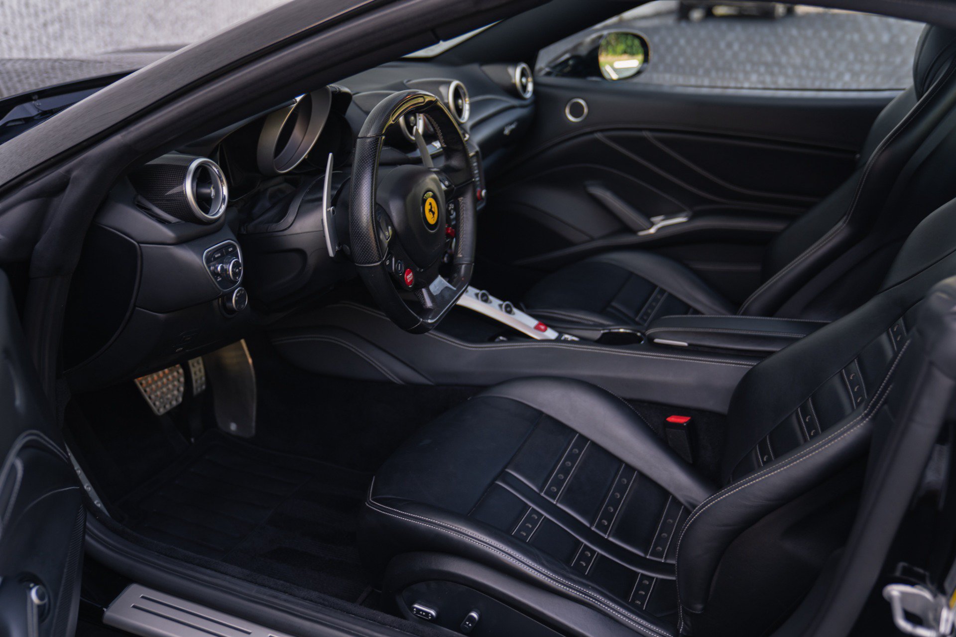 Used 2017 Ferrari California T RWD image 35