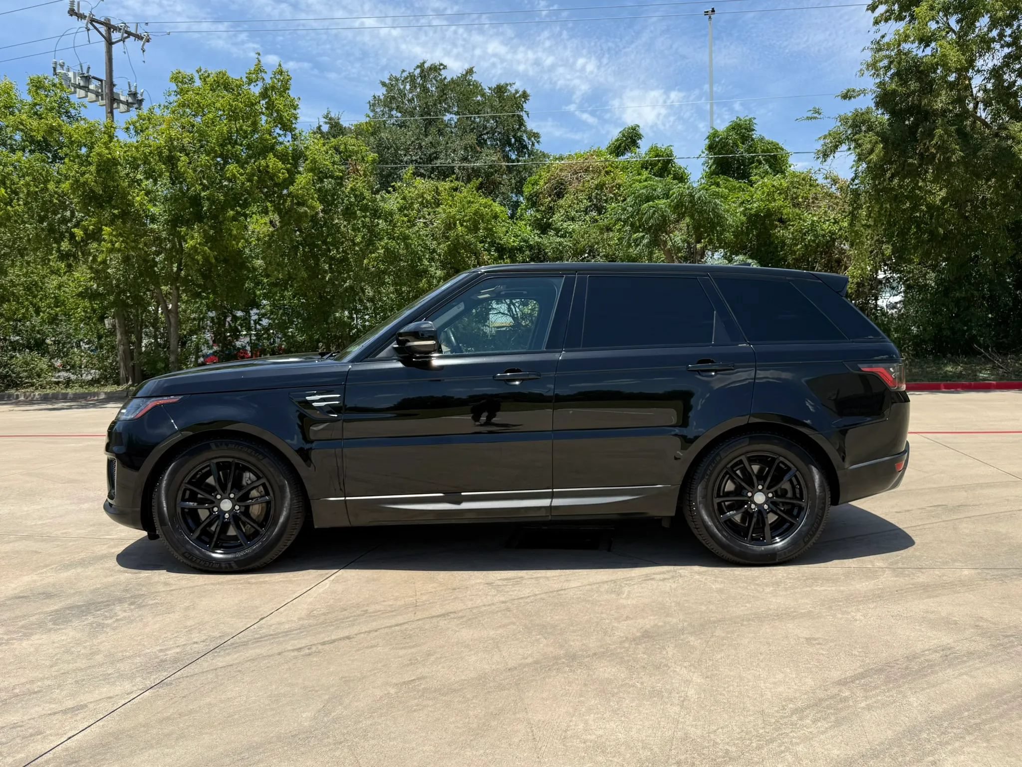 Used 2020 Land Rover Range Rover Sport SE AWD/4WD image 3