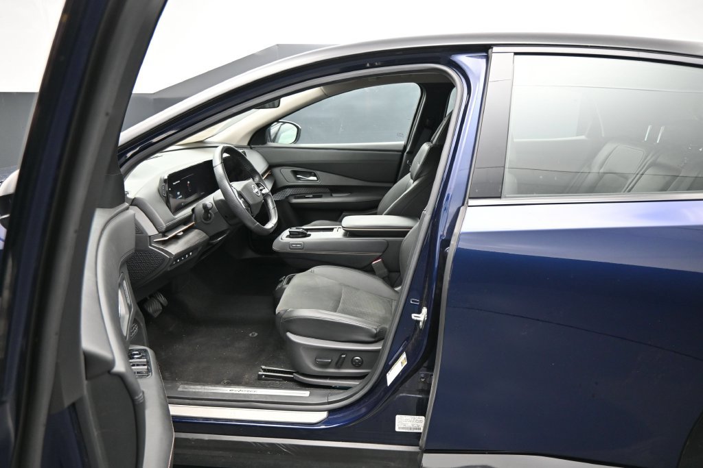 Used 2023 Nissan Ariya AWD image 9