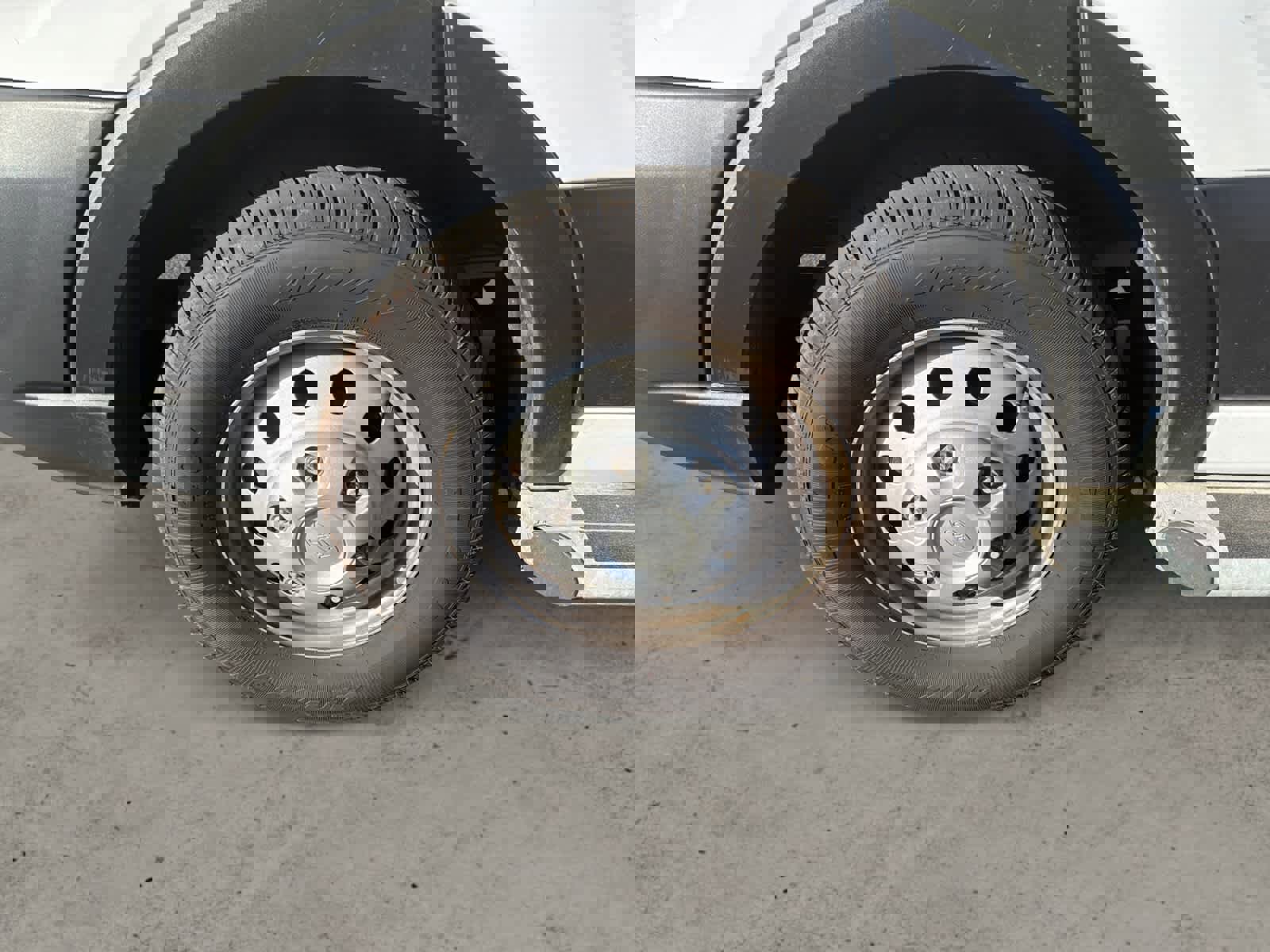 Used 2023 Ford Transit 250 Low Roof AWD w/ Exterior Upgrade Package image 9