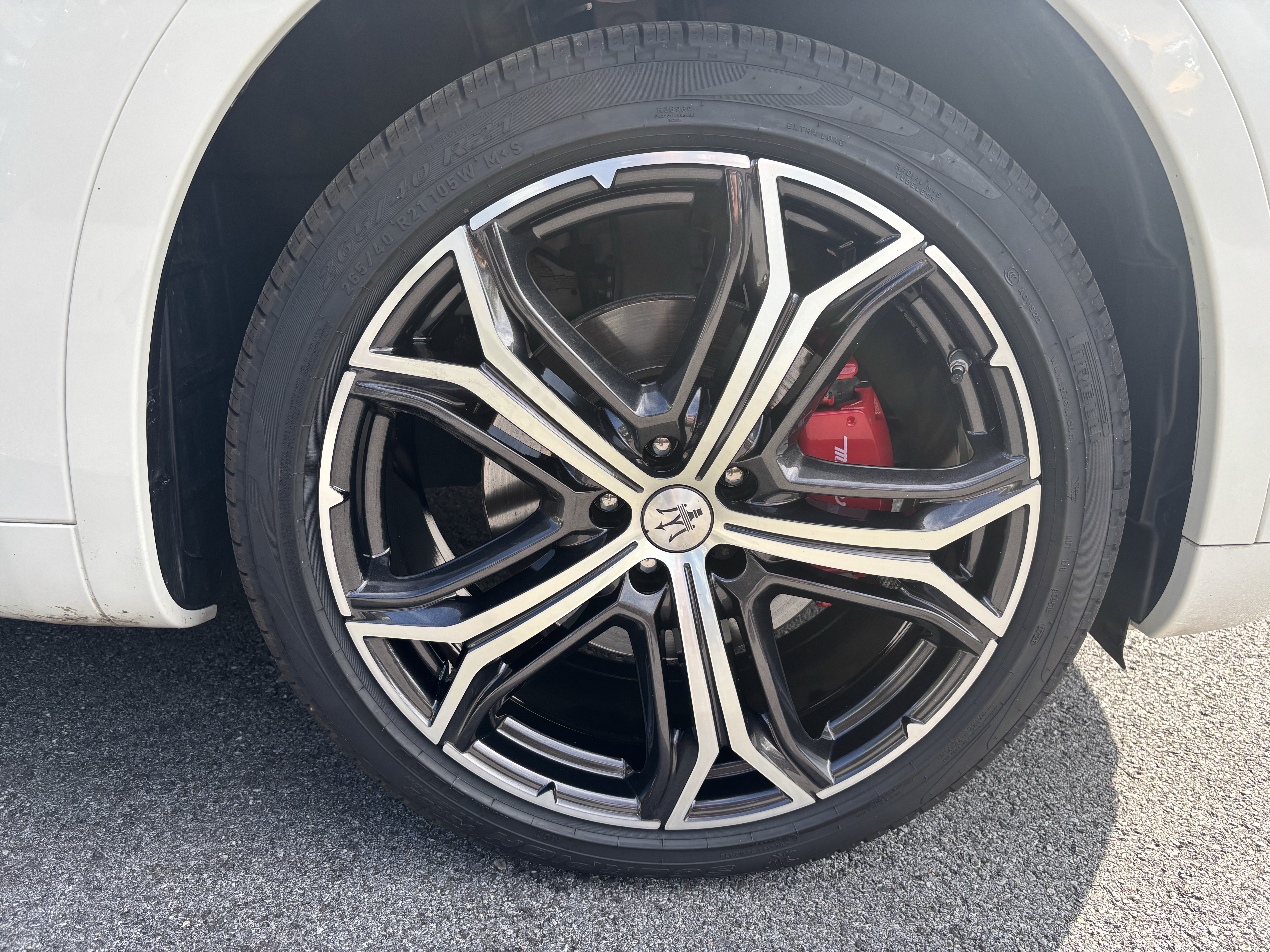 Used 2023 Maserati Levante GT AWD/4WD image 11