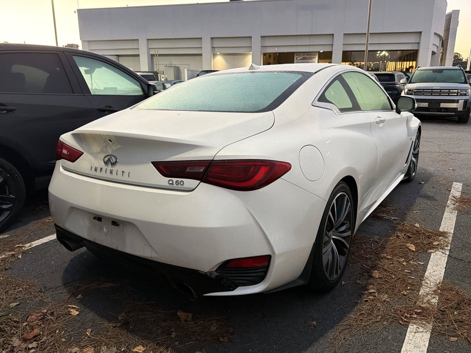 Used 2019 INFINITI Q60 3.0t Luxe w/ Essential Package RWD image 4