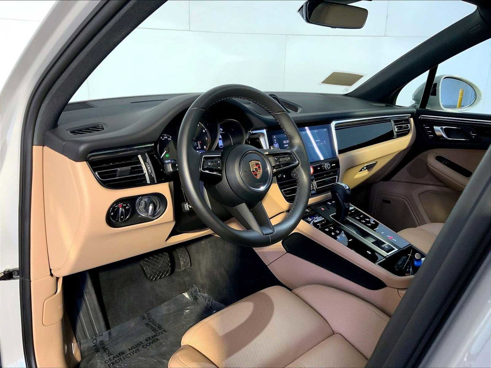 Certified 2026 Porsche Macan AWD/4WD image 4