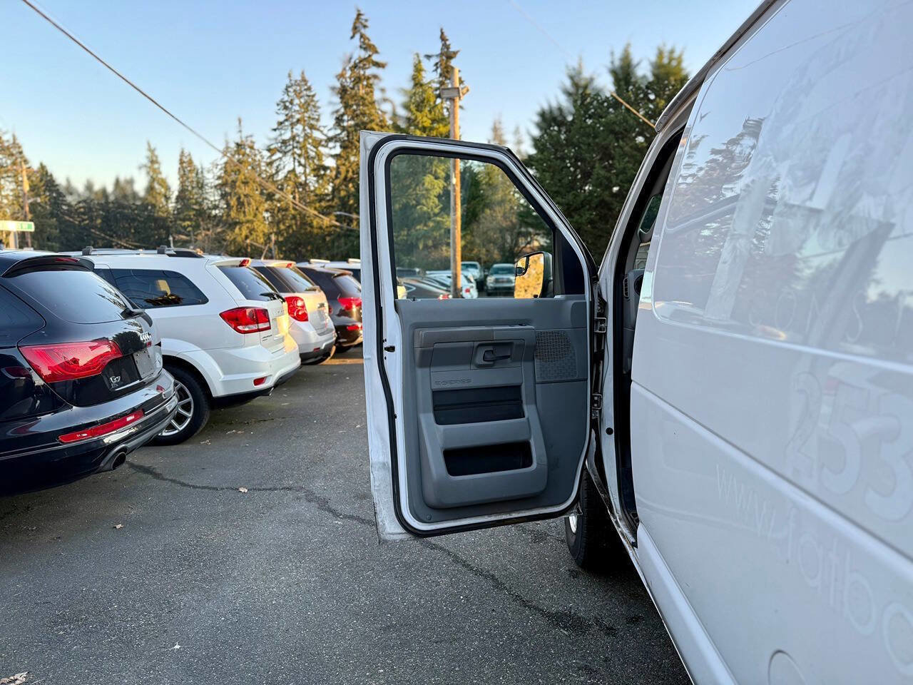 Used 2011 Ford E-250 and Econoline 250 w/ PWR Group RWD image 18