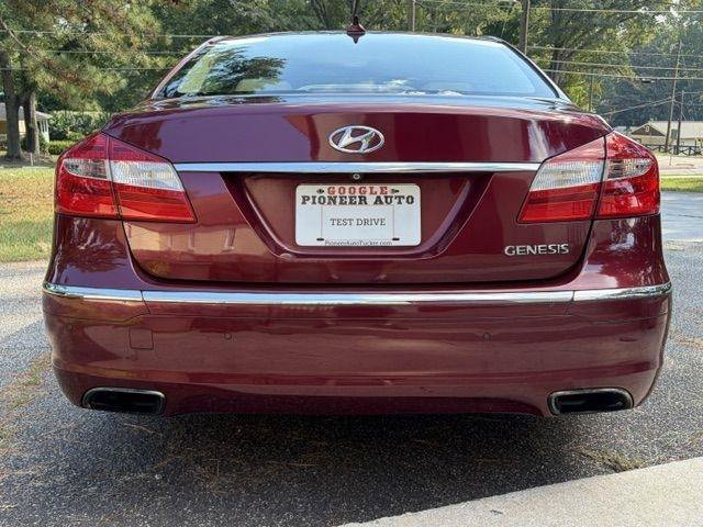 Used 2013 Hyundai Genesis 3.8 w/ Premium Pkg RWD image 15