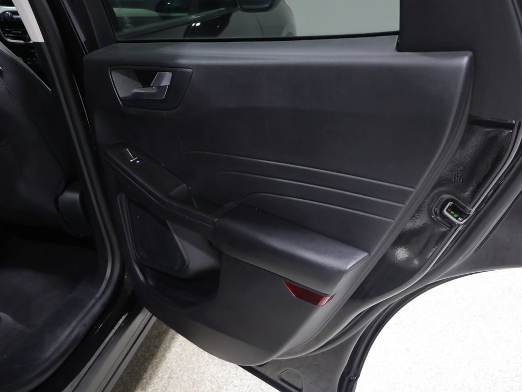 Used 2021 Ford Escape SE image 21