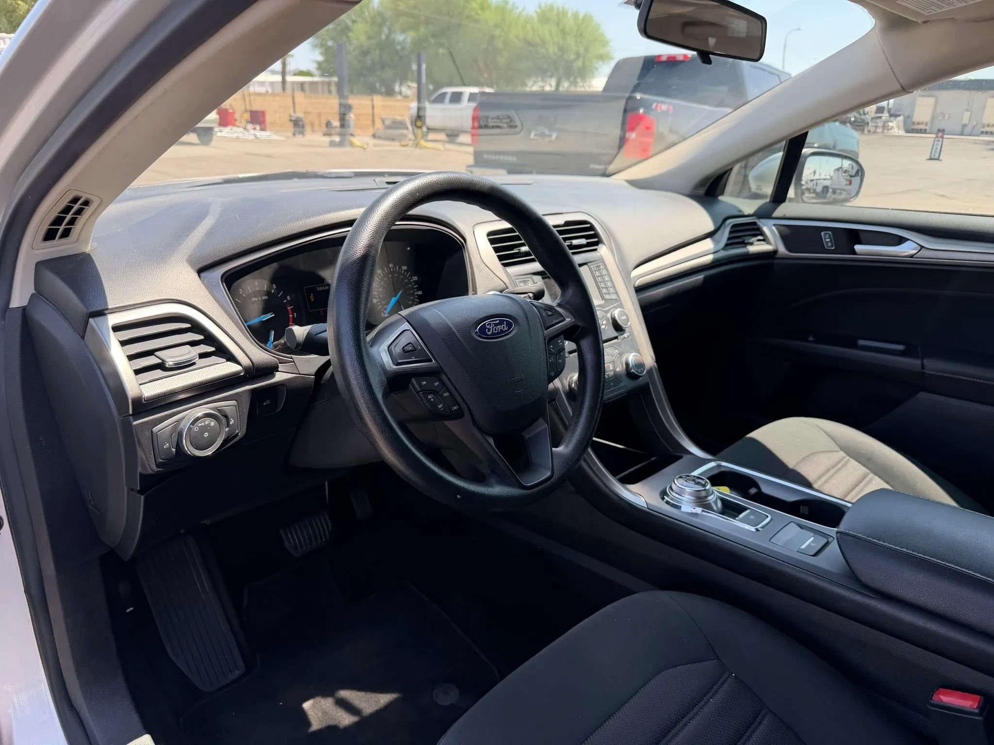 Used 2017 Ford Fusion SE FWD image 18