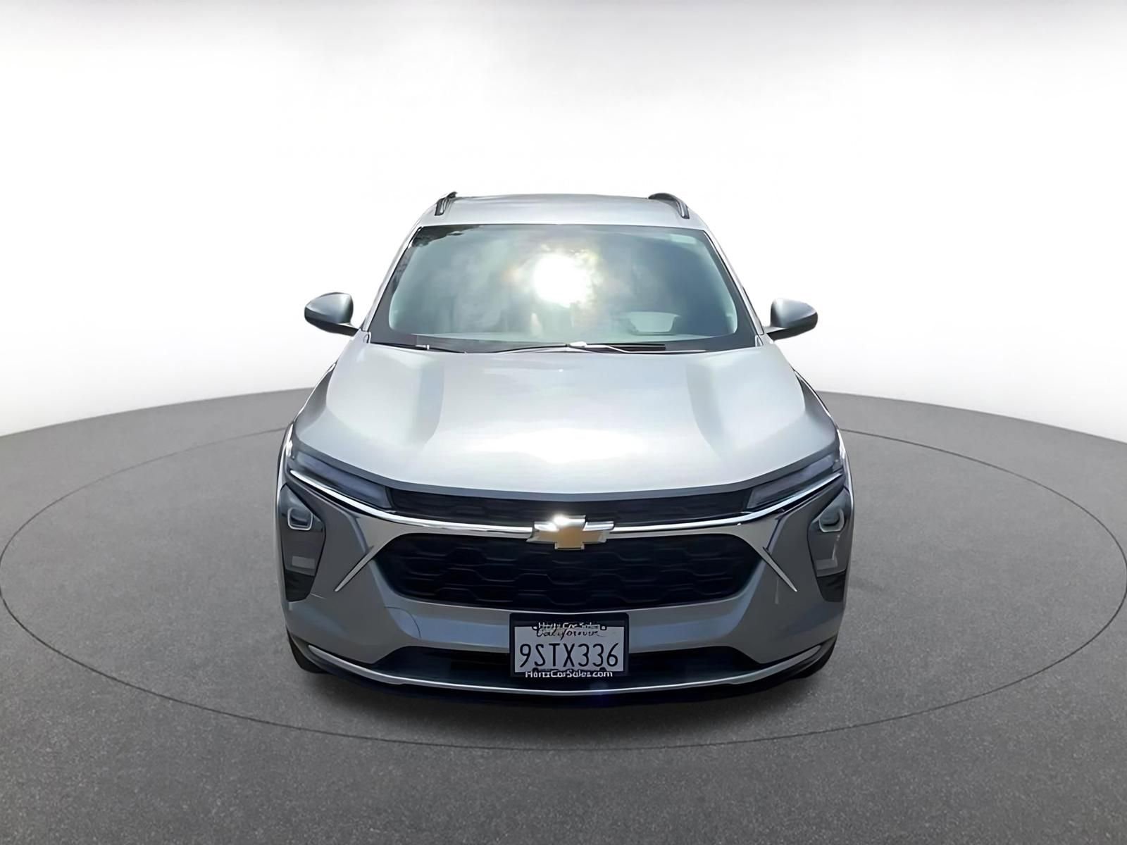 Used 2025 Chevrolet Trax LT w/ LT Convenience Package image 4
