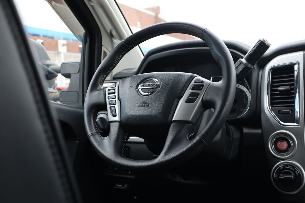 Used 2018 Nissan Titan PRO-4X image 43