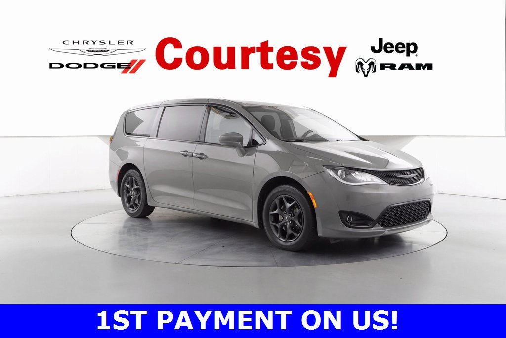 Used 2020 Chrysler Pacifica Touring w/ S Appearance Package image 1
