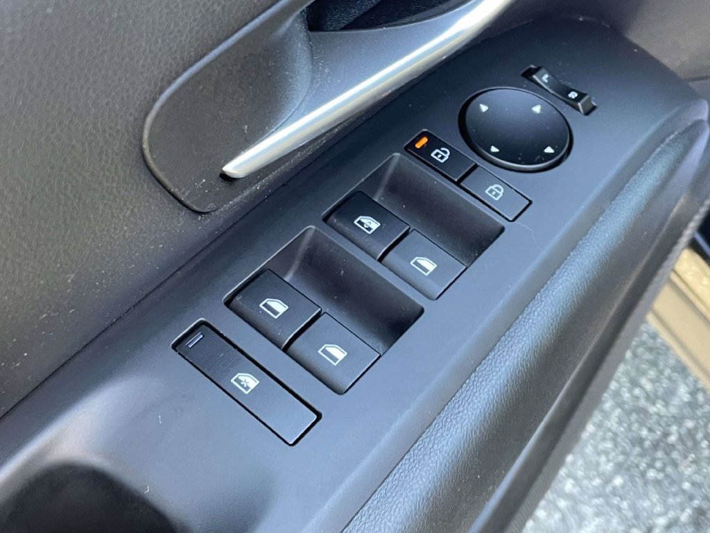 Certified 2025 Hyundai Santa Cruz SE FWD image 14