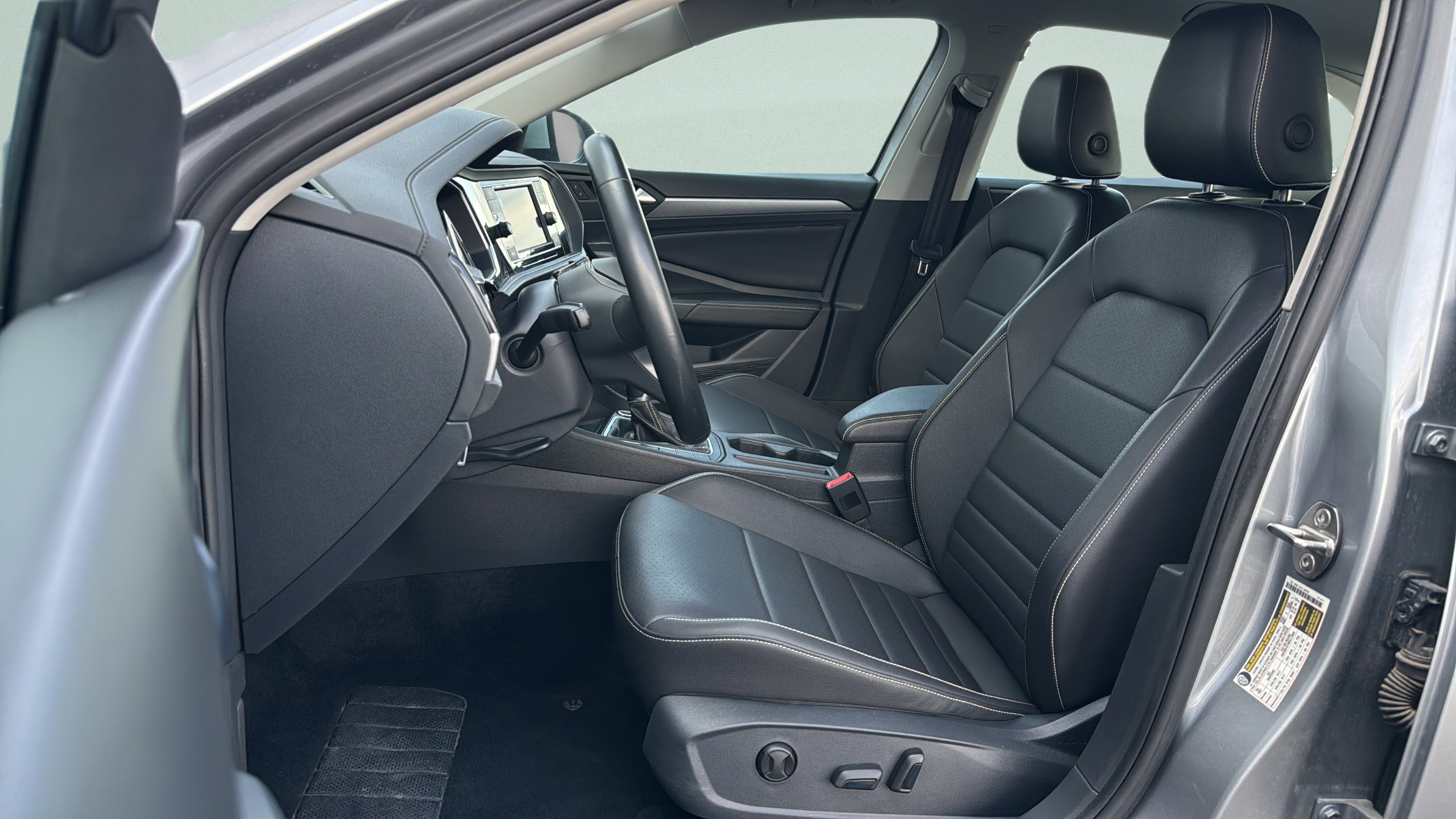 Used 2024 Volkswagen Jetta SE FWD image 24