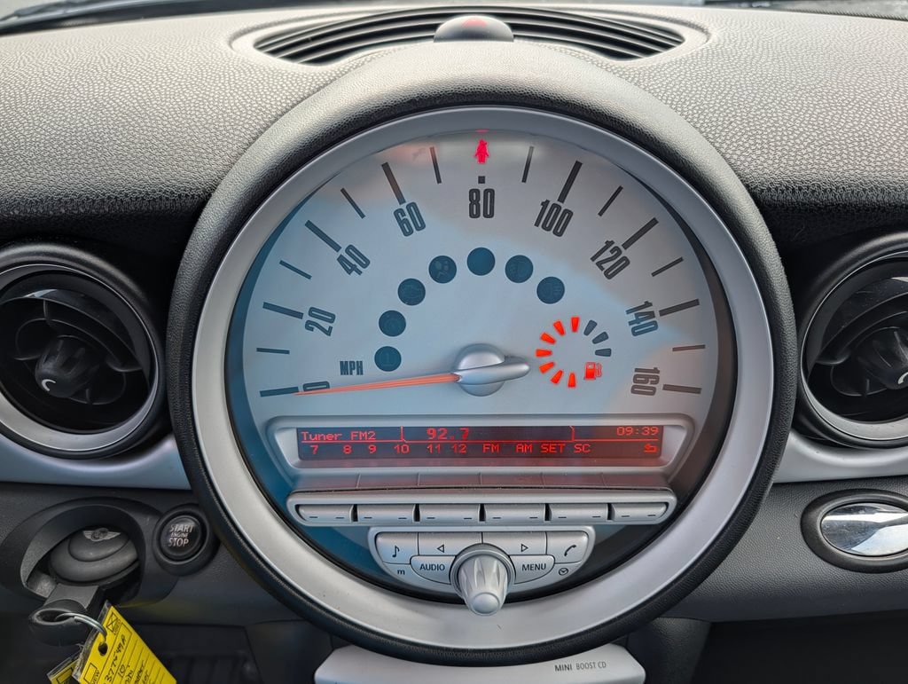 Used 2010 MINI Cooper Hardtop FWD image 4