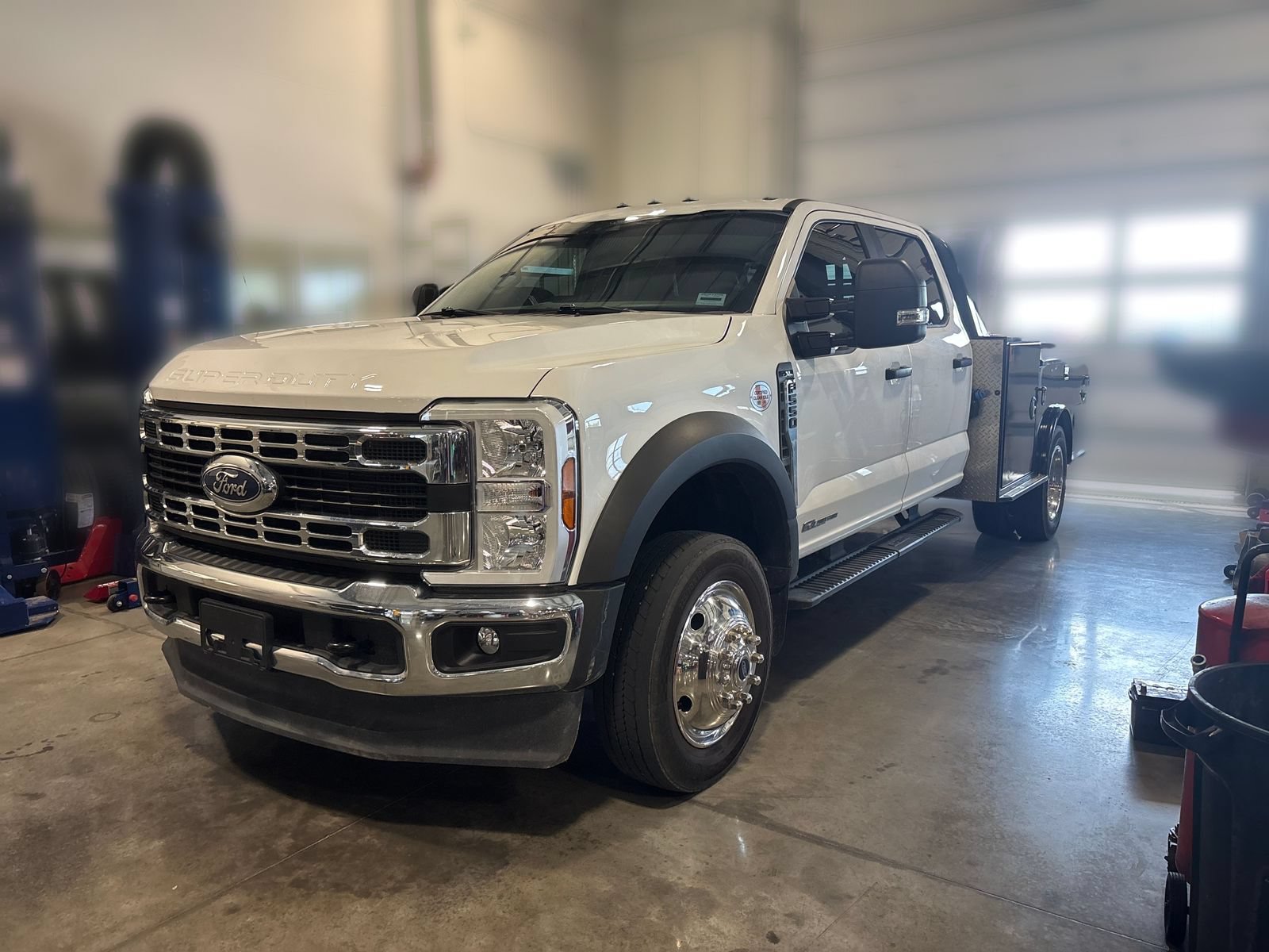 Used 2025 Ford F550 4x4 Crew Cab Super Duty w/ XL Chrome Package image 4