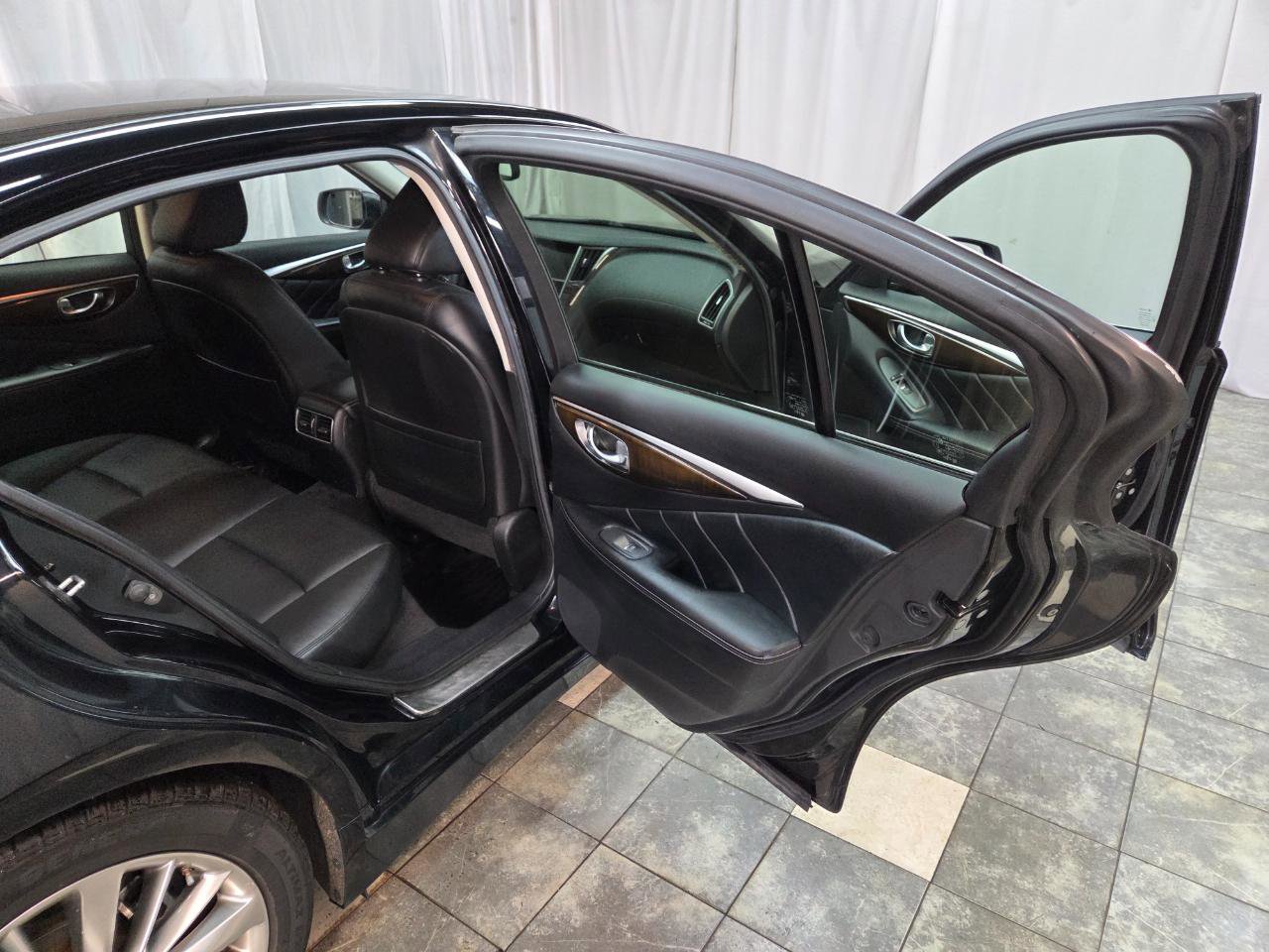 Used 2019 INFINITI Q50 Luxe w/ Essential Package (3.0T Luxe) image 12