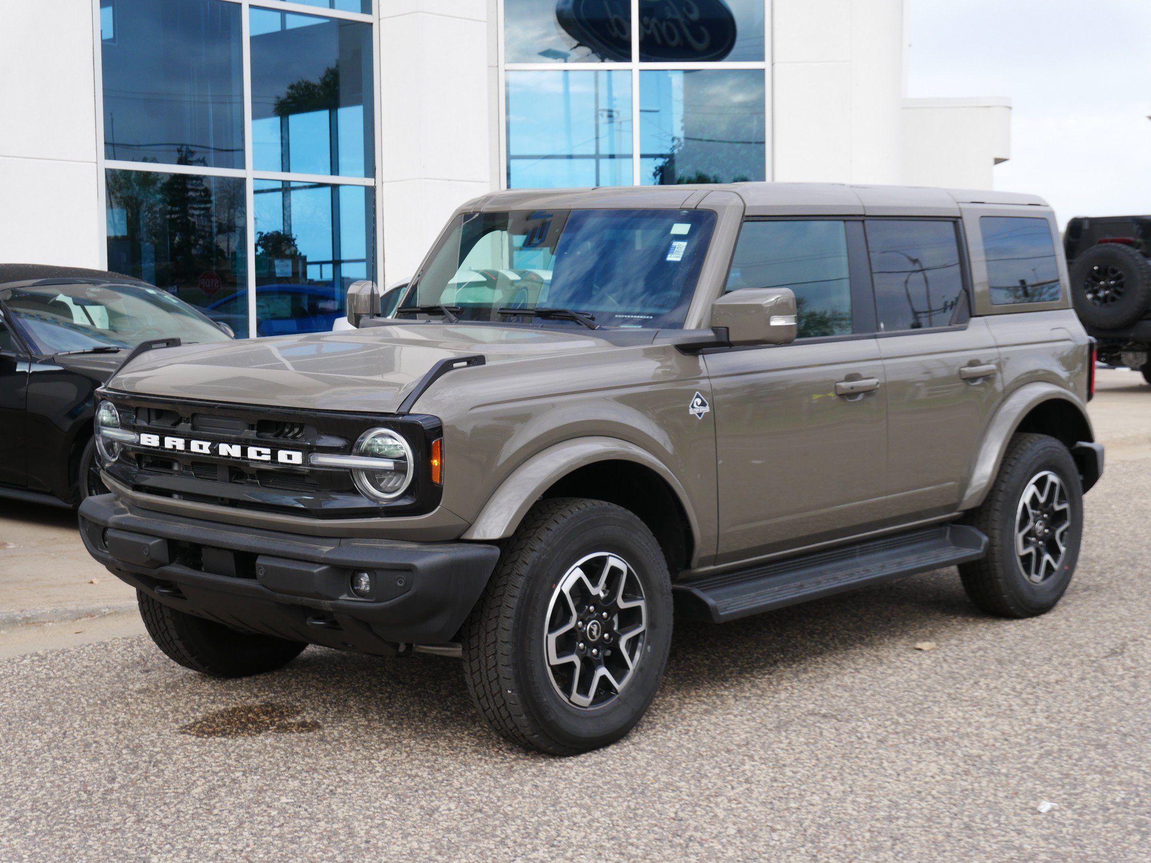 Used 2025 Ford Bronco Outer Banks AWD/4WD image 25