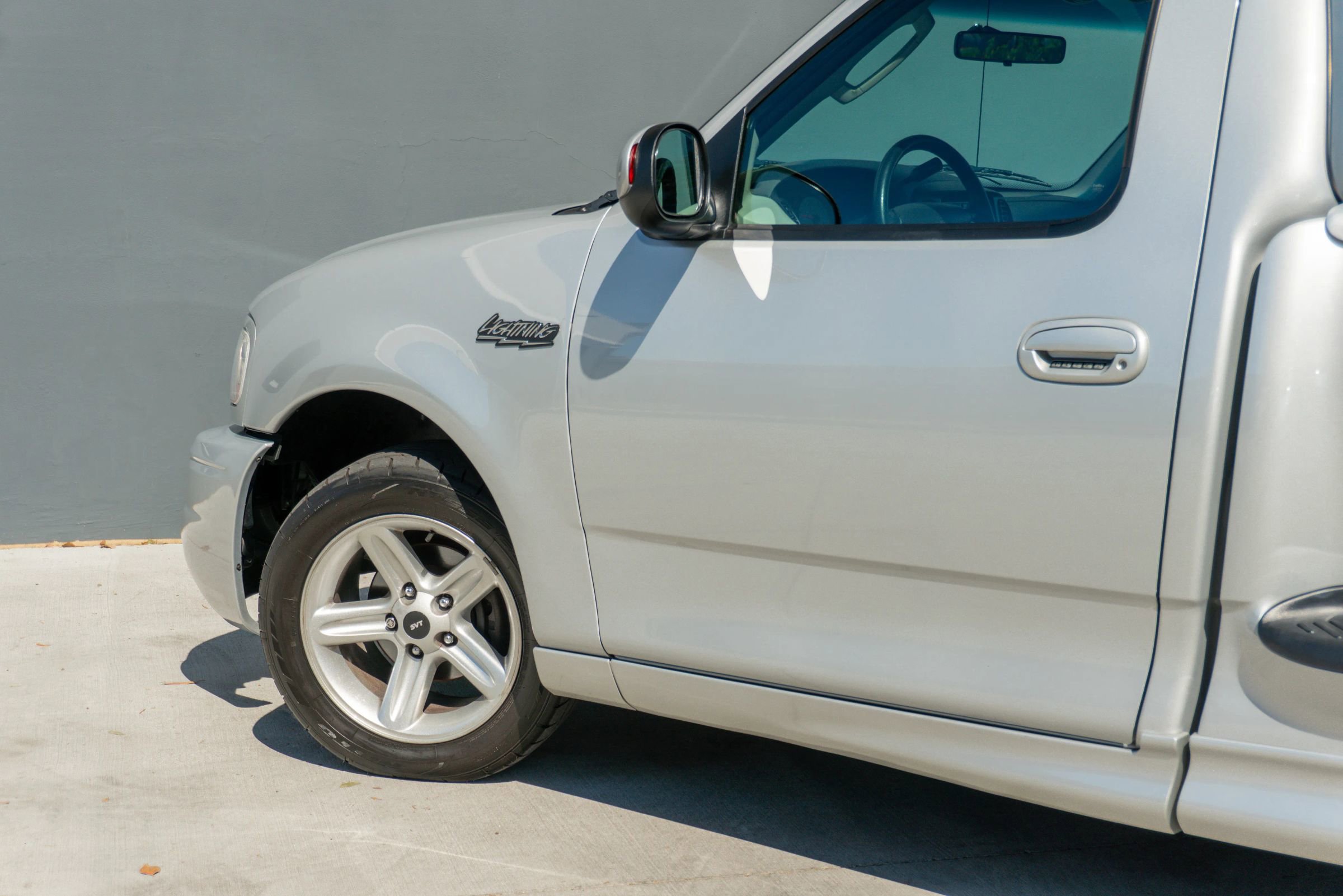 Used 2004 Ford F150 Lightning RWD image 46