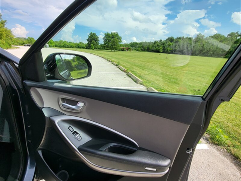 Used 2017 Hyundai Santa Fe SE FWD image 27