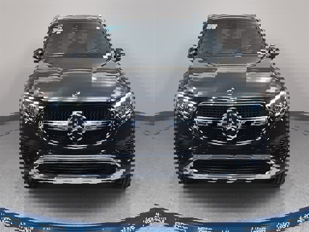 Used 2023 Mercedes-Benz GLC 300 4MATIC image 3