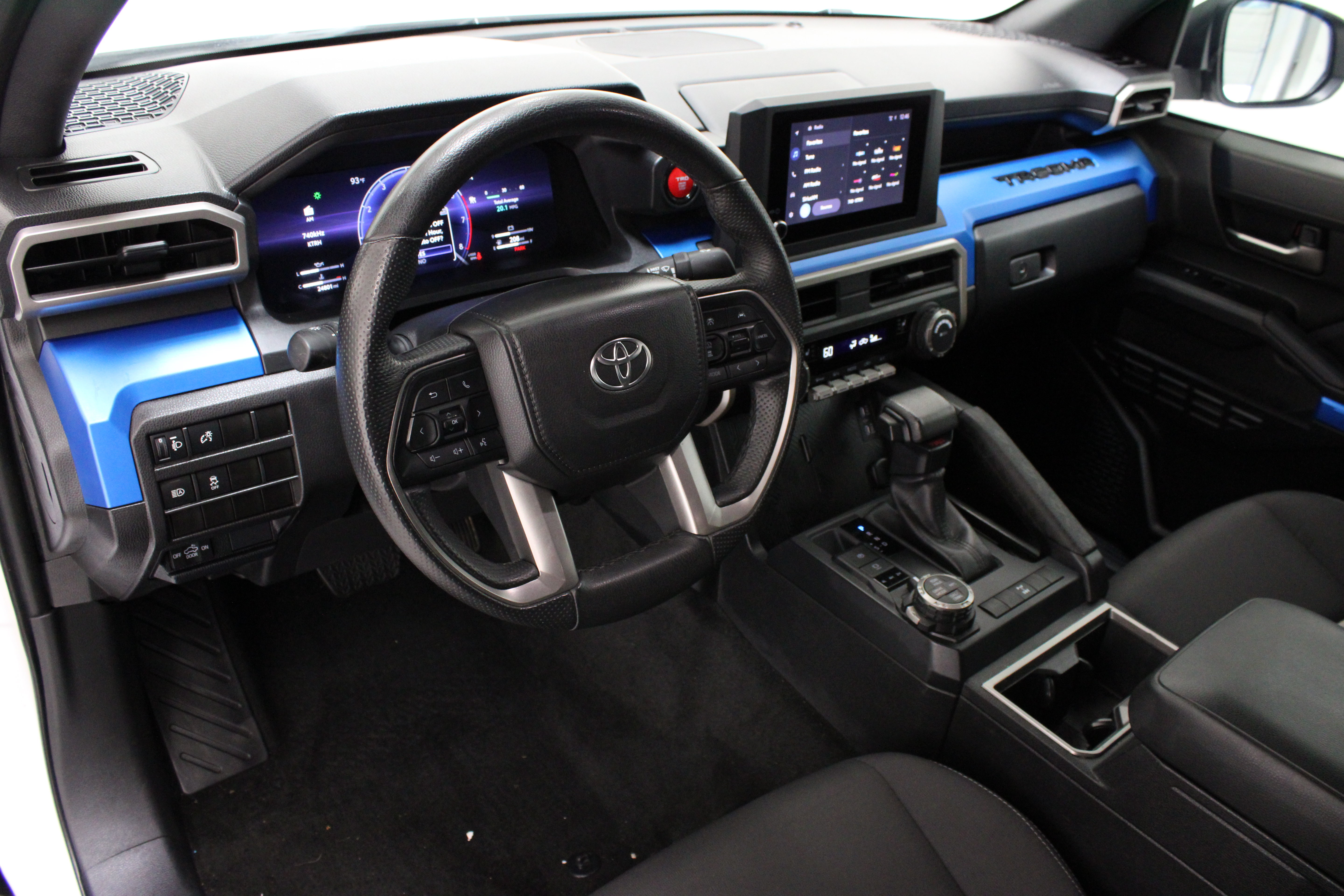 Used 2025 Toyota Tacoma TRD Off-Road AWD/4WD image 13