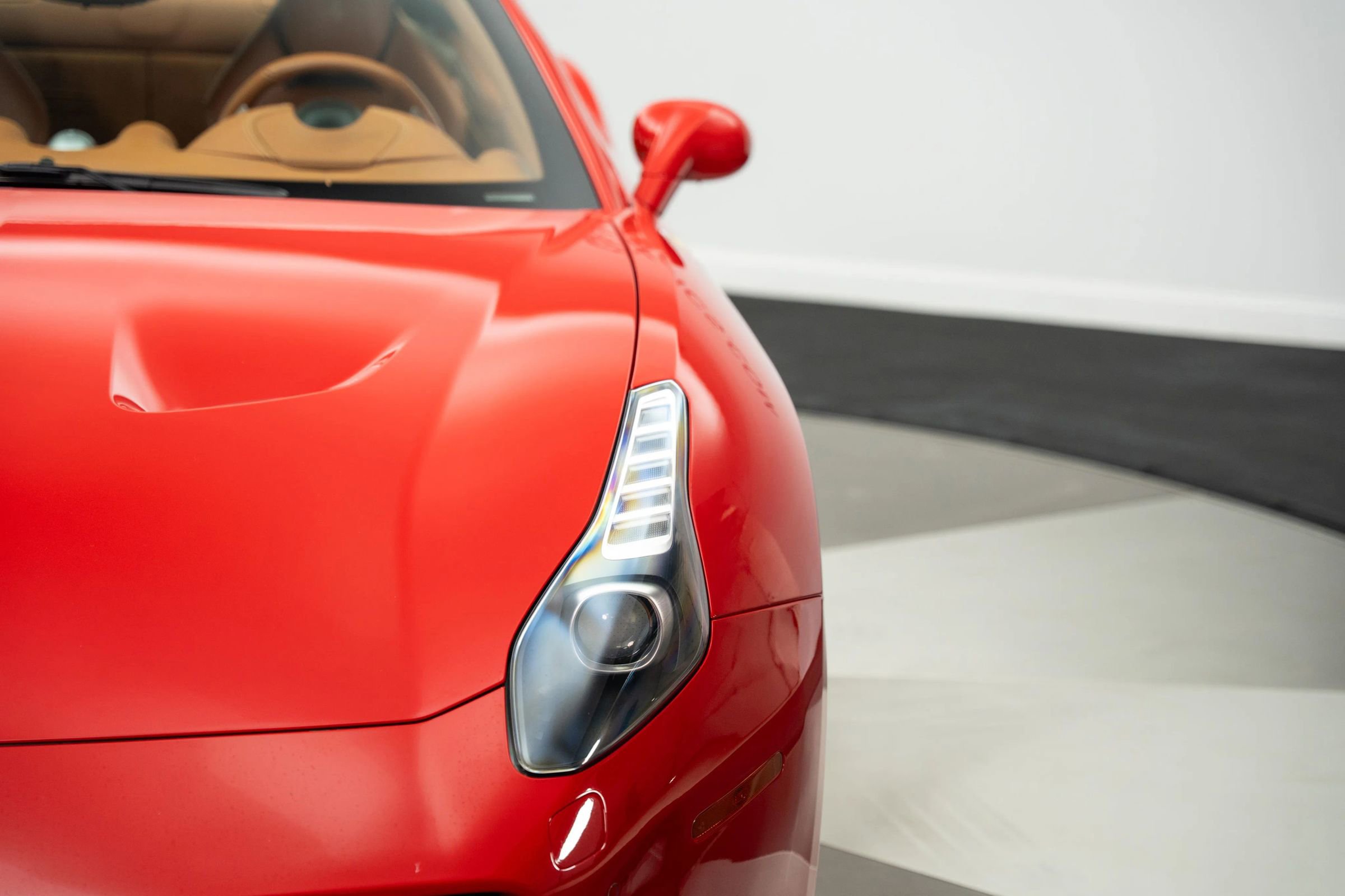 Used 2015 Ferrari California T image 14