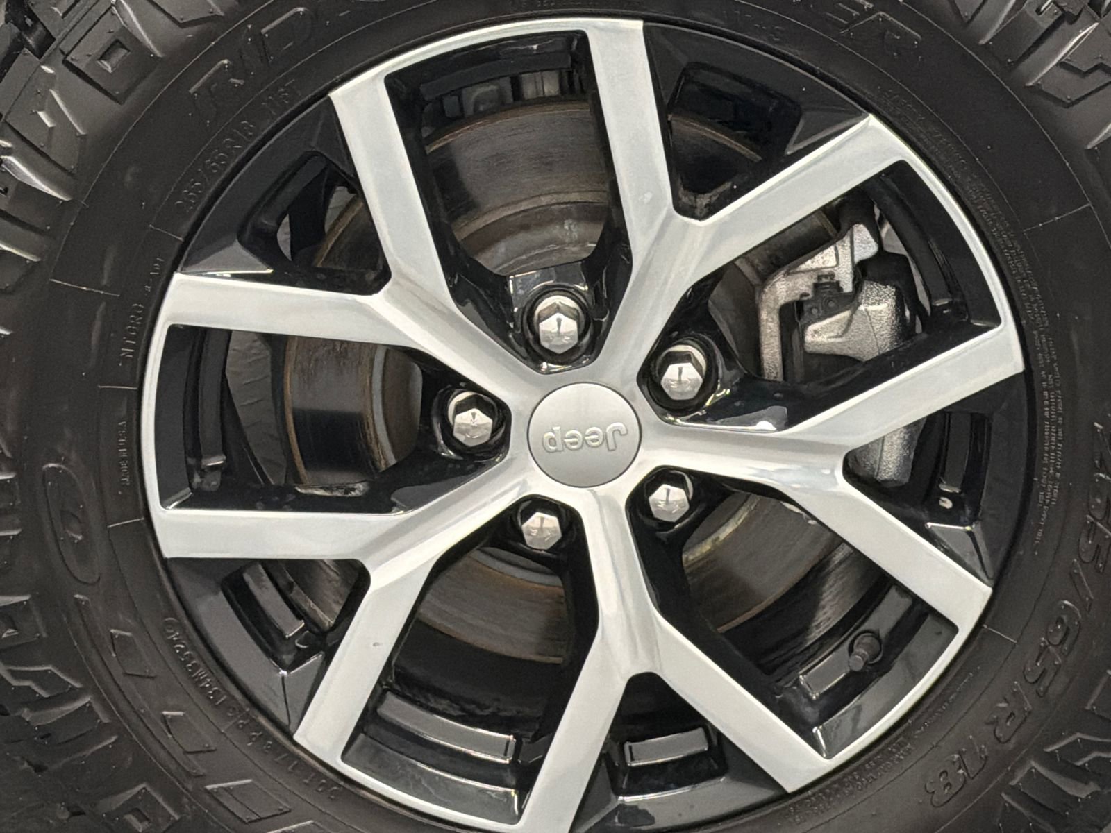 Used 2023 Jeep Grand Cherokee L Limited w/ Luxury Tech Group II image 5