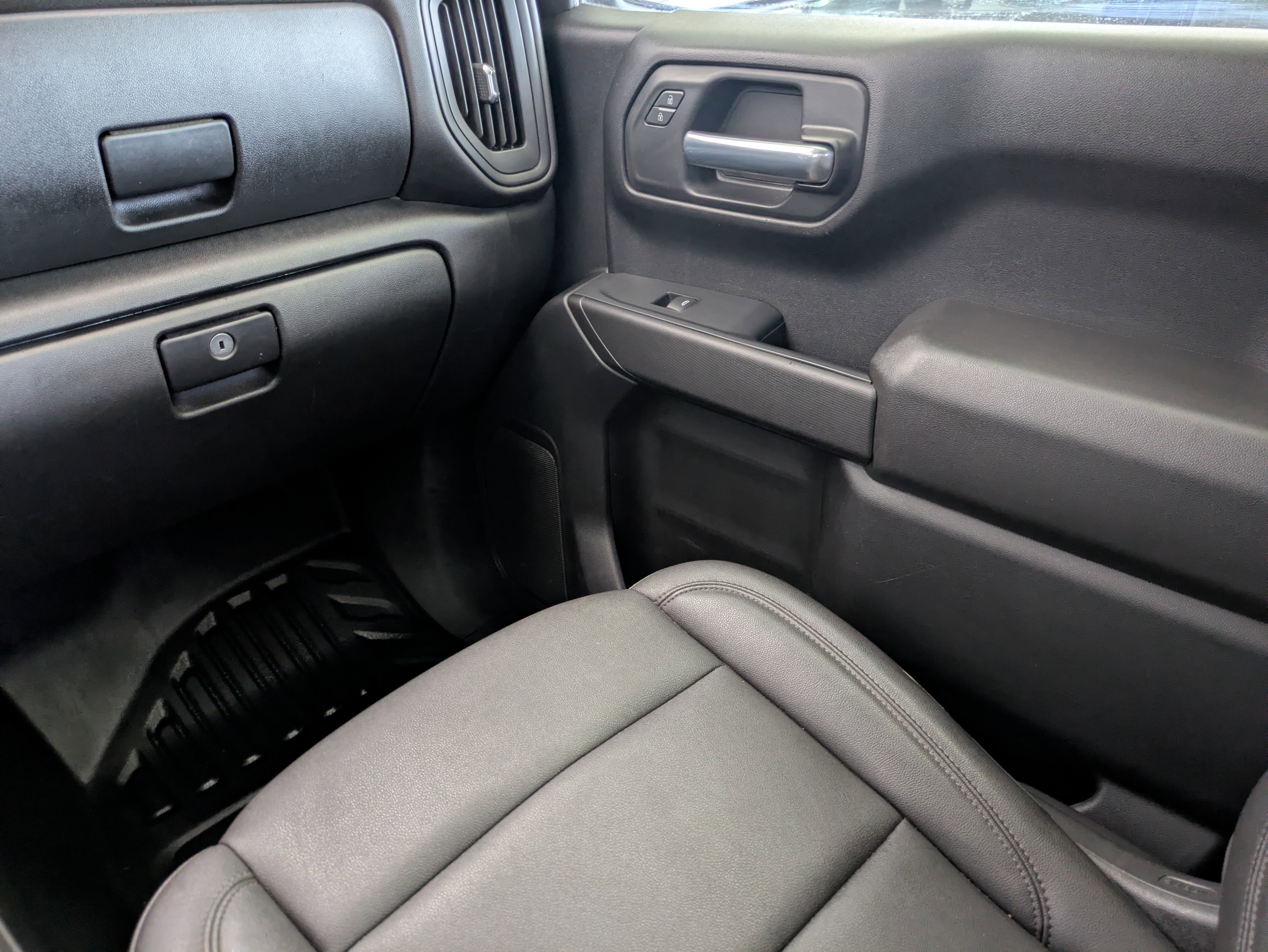 Used 2023 GMC Sierra 1500 Pro w/ Convenience Package image 9