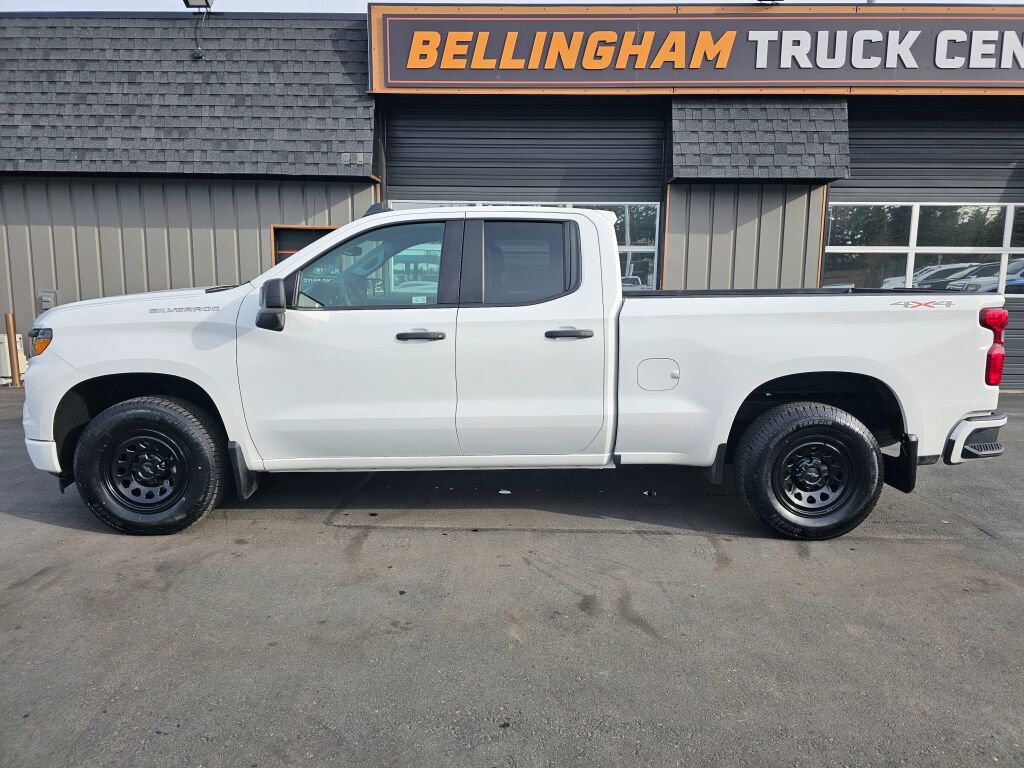 Used 2022 Chevrolet Silverado 1500 Custom AWD/4WD image 2
