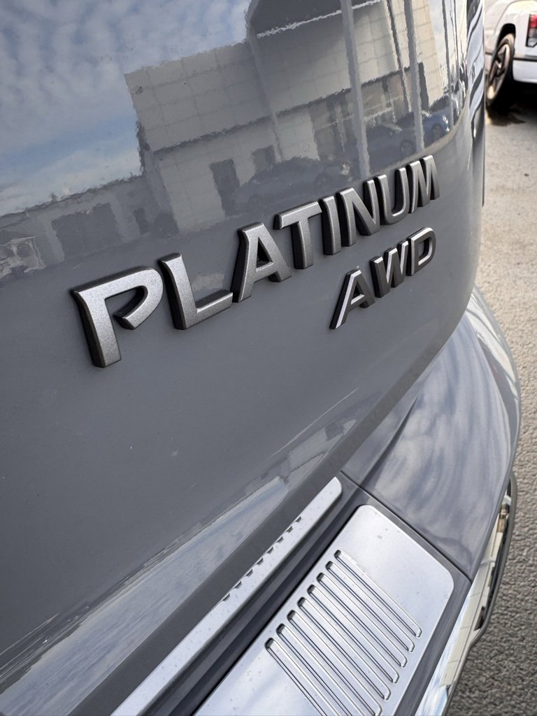 Used 2025 Nissan Rogue Platinum w/ Platinum Premium Package image 9