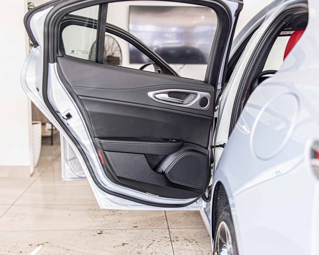 New 2025 Alfa Romeo Giulia AWD w/ Driving Assist Package image 34