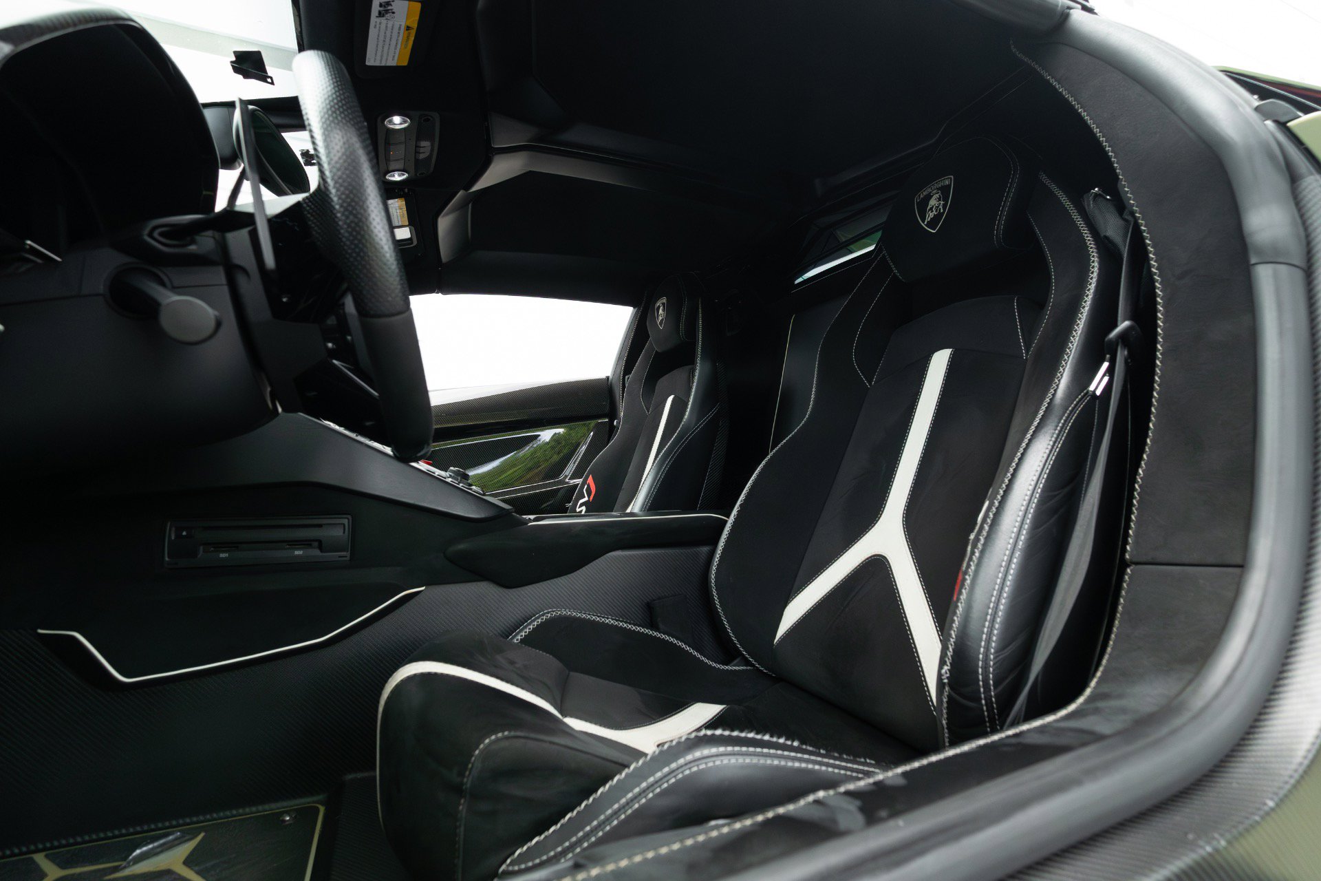 Used 2021 Lamborghini Aventador SVJ AWD/4WD image 76