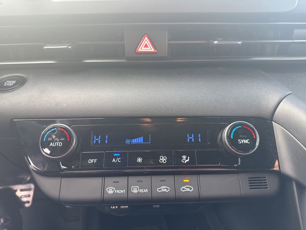Certified 2025 Hyundai Elantra Sport image 23
