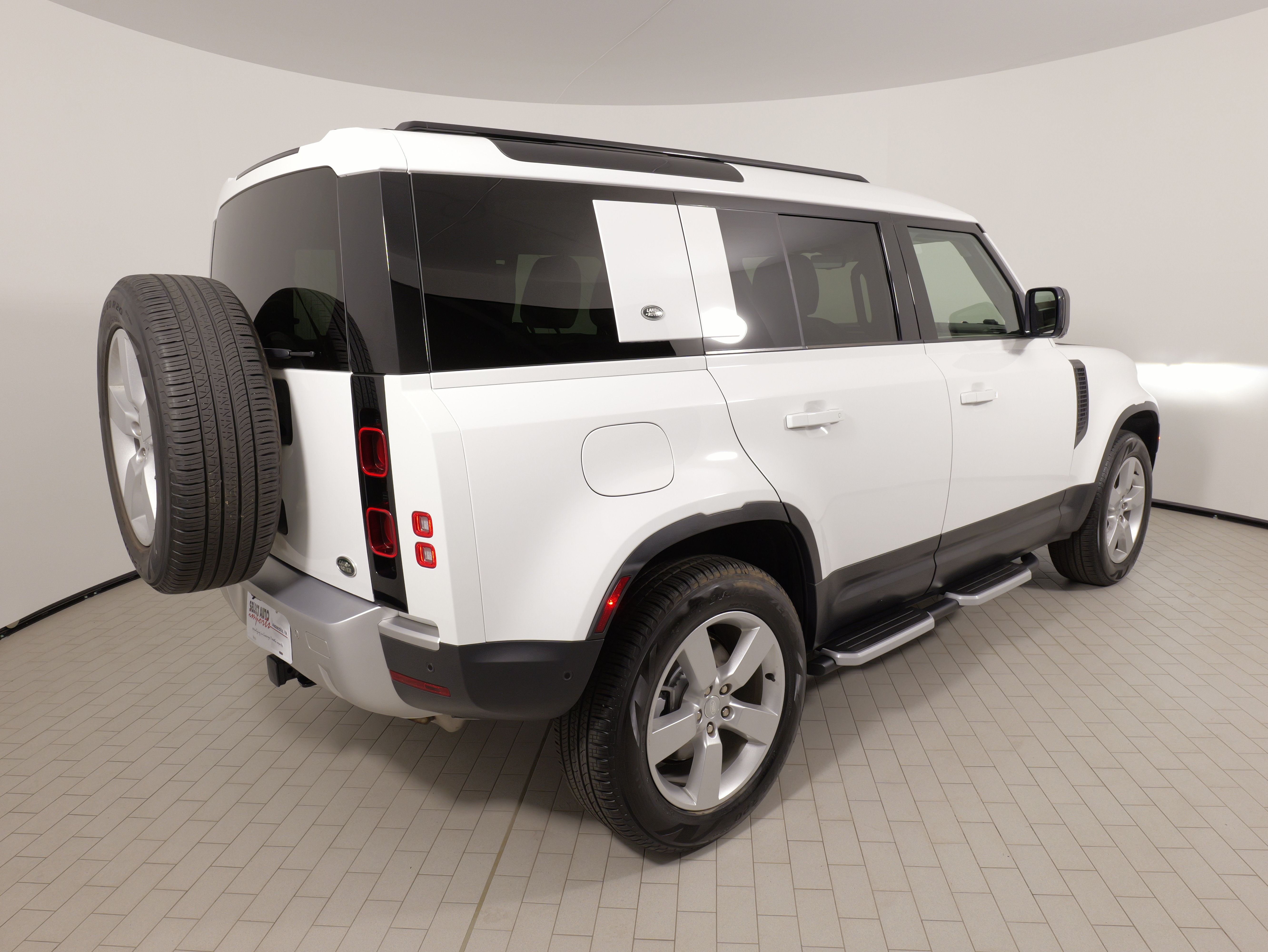 Used 2022 Land Rover Defender 110 SE AWD/4WD image 12