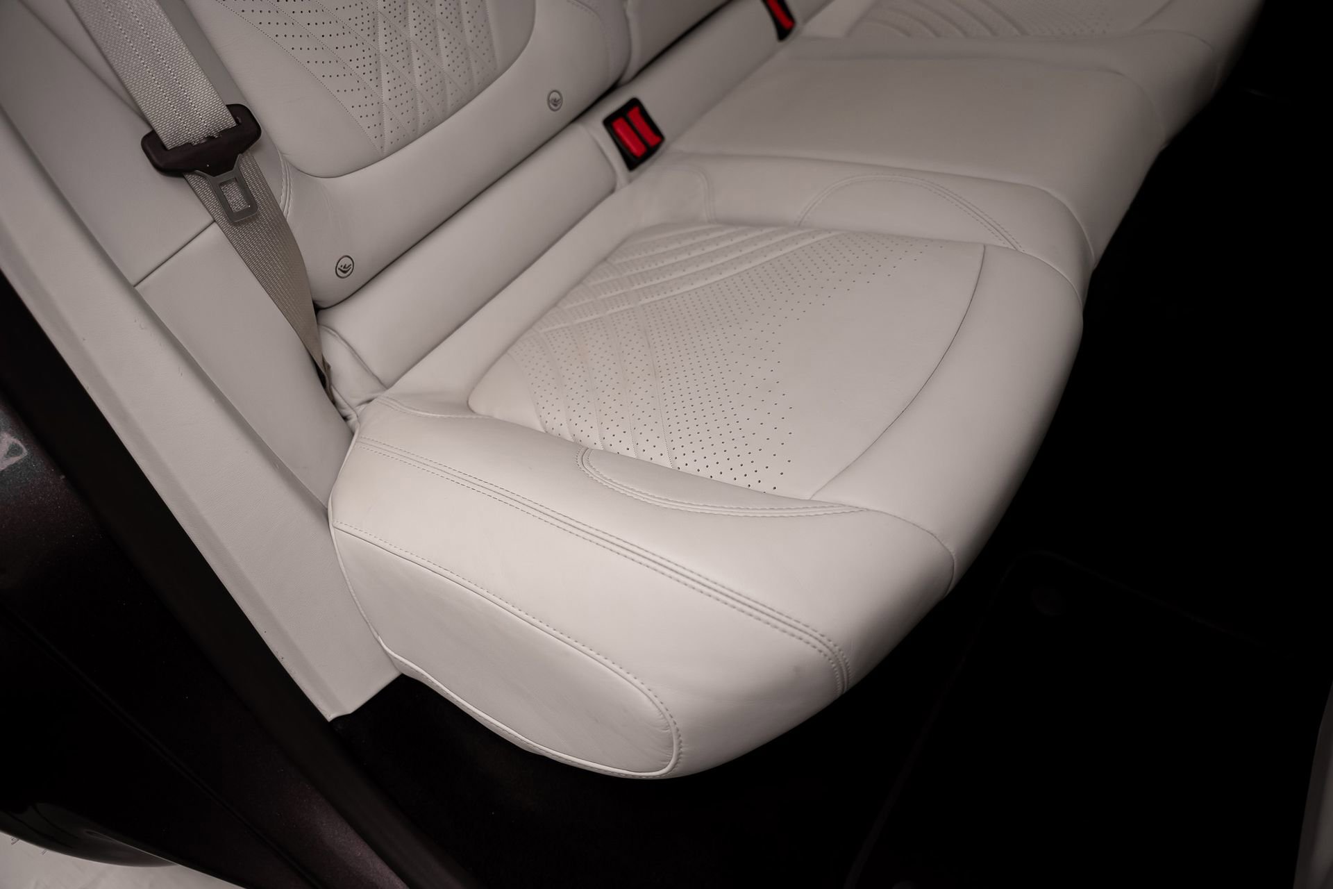 Used 2023 Aston Martin DBX AWD/4WD image 63