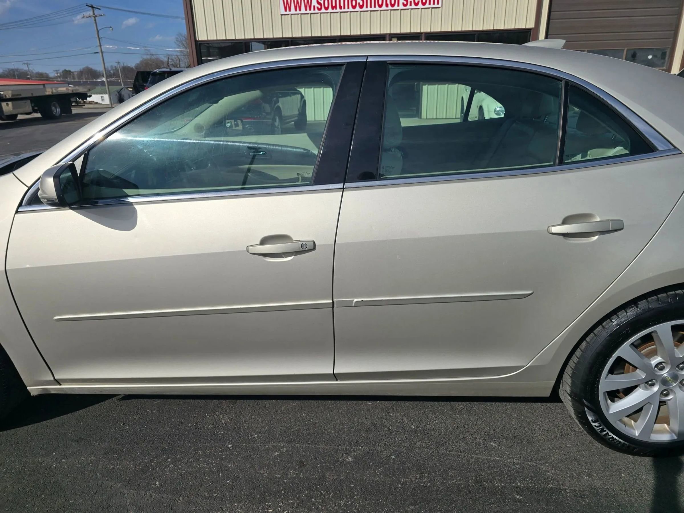 Used 2015 Chevrolet Malibu LT FWD image 25