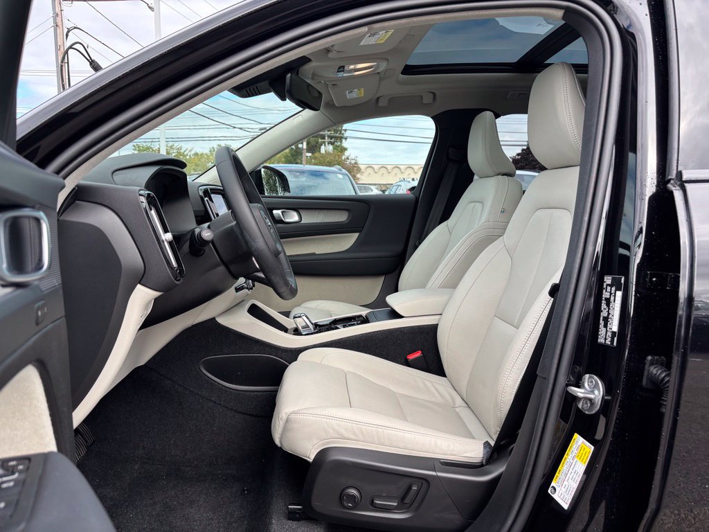 Used 2024 Volvo XC40 B5 Plus w/ Climate Package AWD/4WD image 18