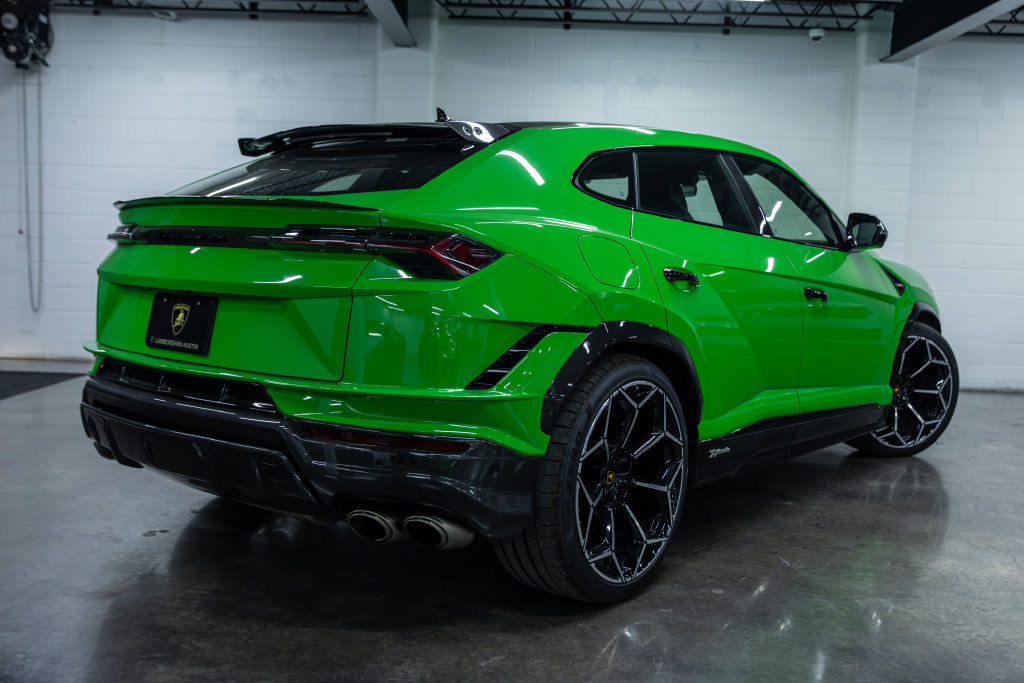 Used 2023 Lamborghini Urus Performante AWD/4WD image 3