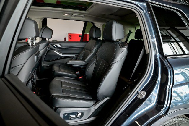 Used 2022 BMW X7 xDrive40i w/ Premium Package image 21
