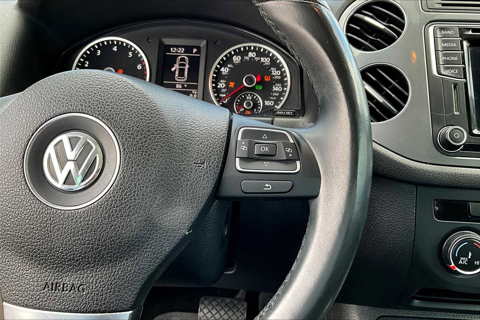 Used 2016 Volkswagen Tiguan SE image 24