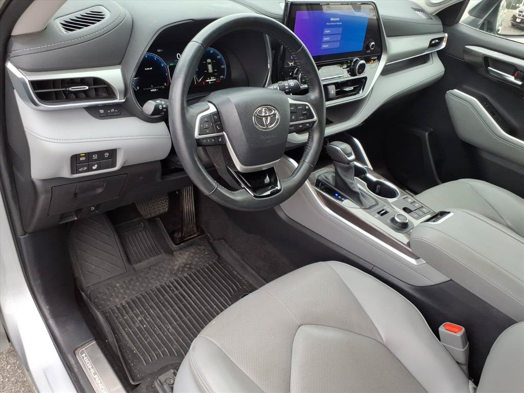 Used 2023 Toyota Highlander Platinum AWD/4WD image 6