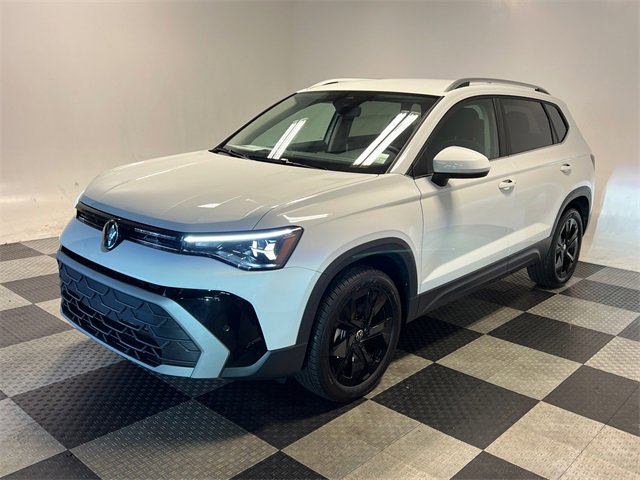 New 2026 Volkswagen Taos SE image 3