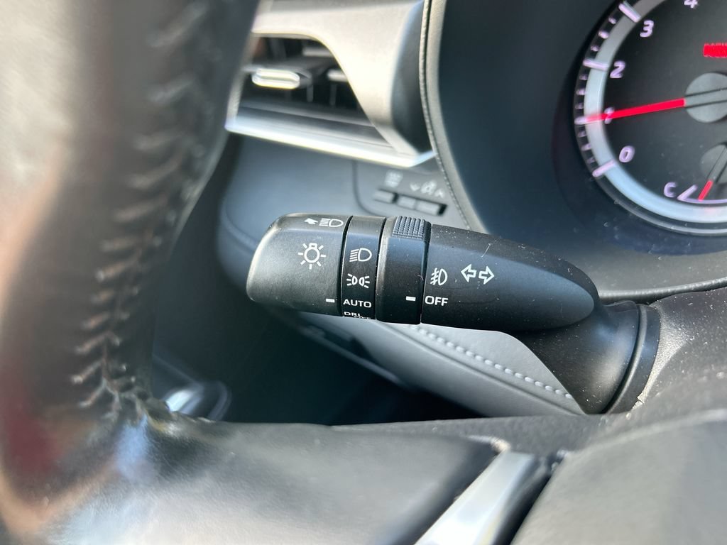 Used 2021 Toyota Highlander LE FWD image 20