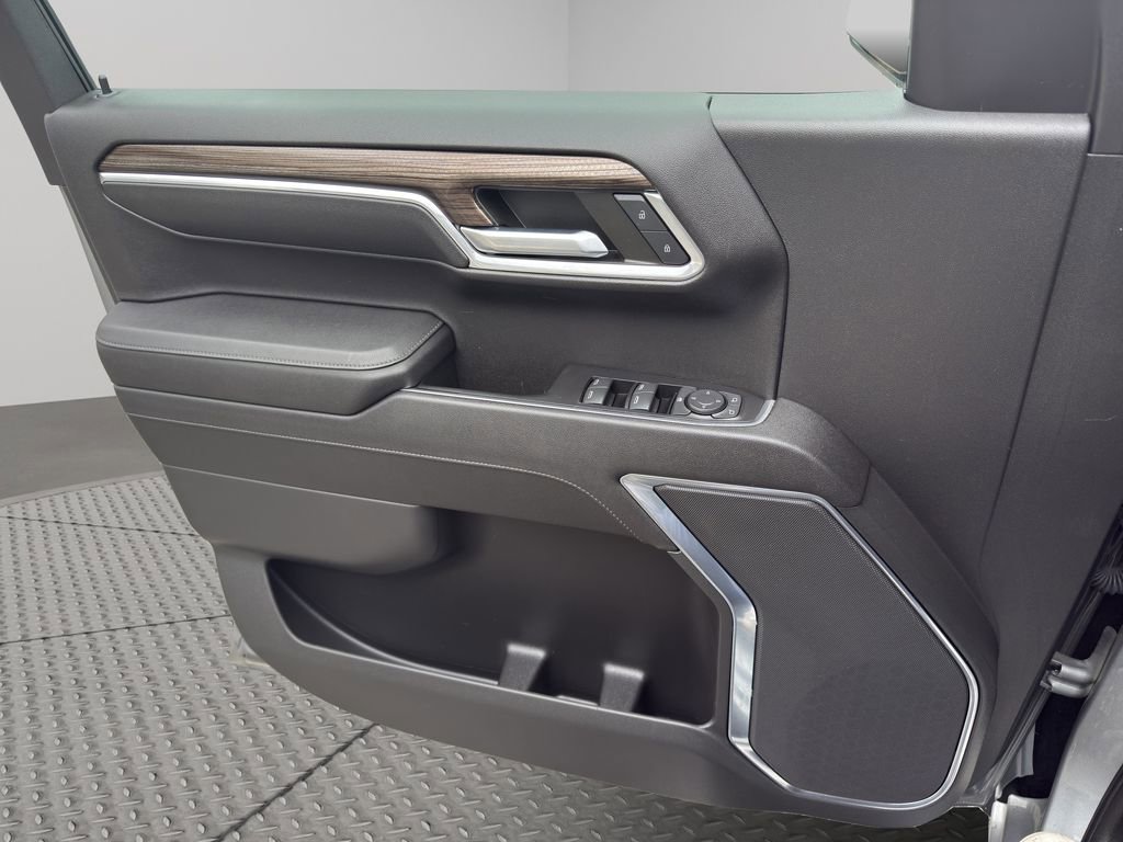 Used 2023 Chevrolet Silverado 1500 LT image 13